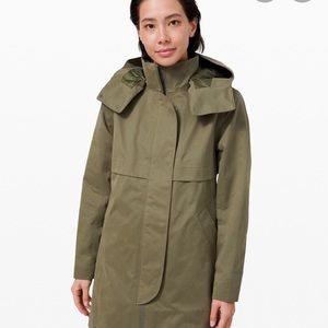 NWT Fatigue green Lululemon rain shaker trench